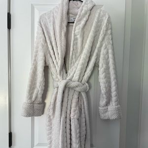 Long white Sonoma robe